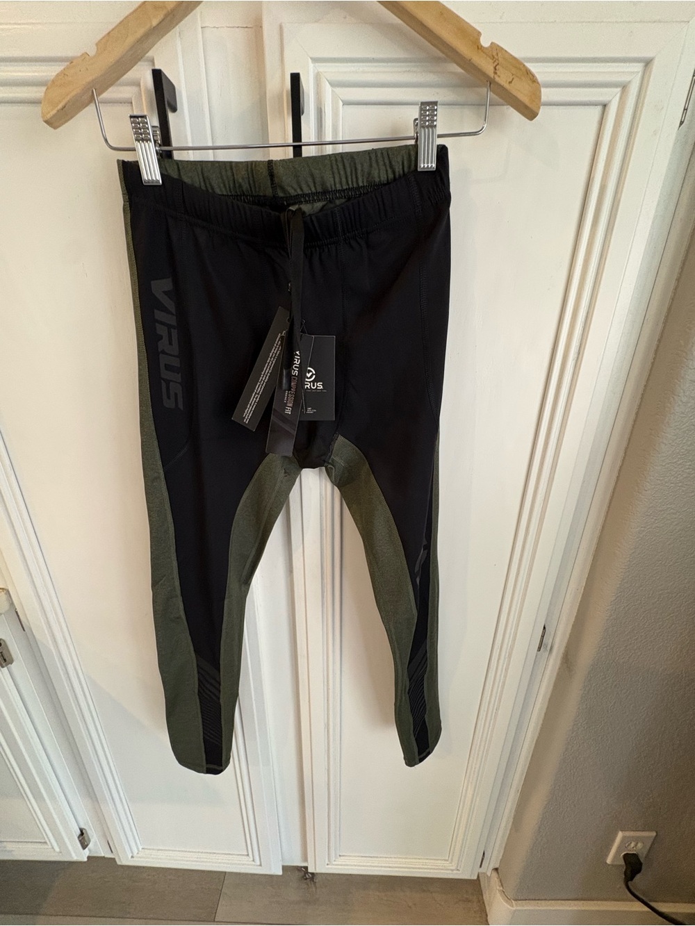 NWT Virus AU8 Men’s Sz M Compression Bio Polyform Performance leggings